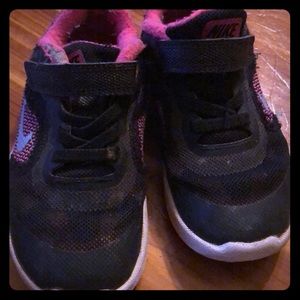 Nike shoes~size 10 🦋✨